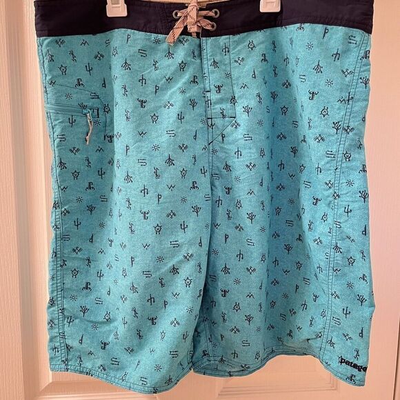 Patagonia Classic Wayfarers 21 in Boardshorts Swim Hieroglyphics Mens Size 38 - Picture 3 of 12